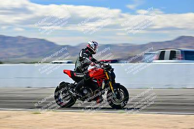 media/Mar-25-2024-Moto Forza (Mon) [[8d4319bd68]]/4-Novice Group/Session 4 Front Straight Speed Pans/